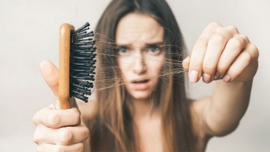 12 عادت اشتباه که به موها آسیب می رساند